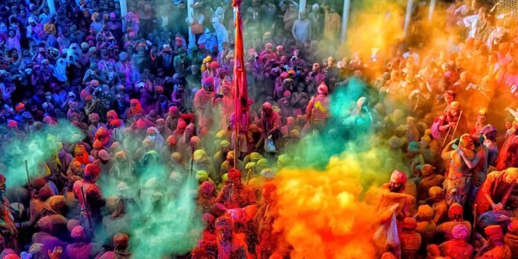 હોળી ન ખેલવાની પરંપરા ! 80 વર્ષથી આ ગામમાં નથી મનાવાતી, ચોંકાવનારું કારણ