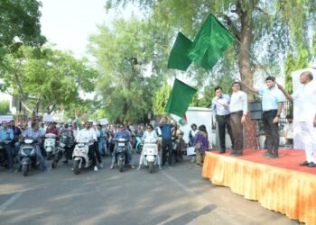 અમદાવાદ અધિક જિલ્લા ચૂંટણી અધિકારી દ્વારા બાઈક રેલીનું પ્રસ્થાન