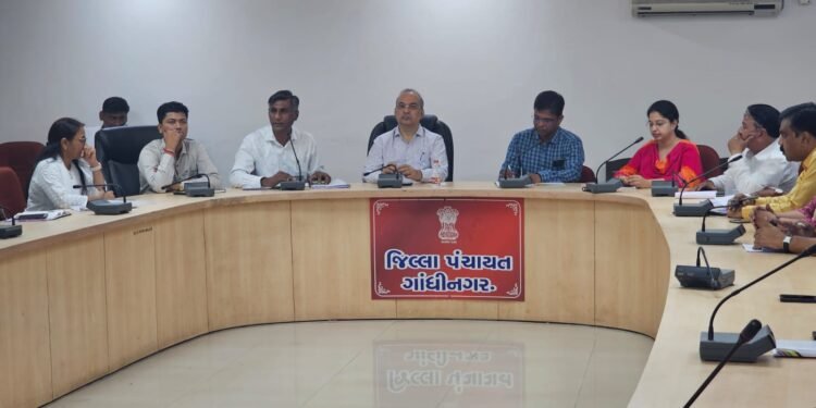 ગાંધીનગર ખાતે યોજાનાર રન ફોર વોટના સુચારુ આયોજન અર્થે જિલ્લા વિકાસ અધિકારી ના અધ્યક્ષ સ્થાને યોજાઇ બેઠક