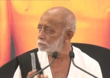 વ્યાસપીઠ જાગતી રહે અને જગતને જગાડતી રહે: મોરારિબાપુ