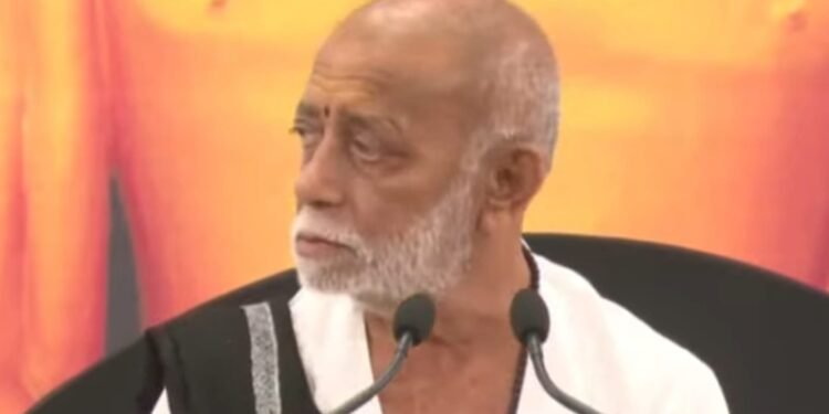 વ્યાસપીઠ જાગતી રહે અને જગતને જગાડતી રહે: મોરારિબાપુ