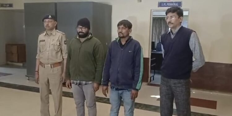 NDPS ના ગુનામાં સંડોવી દેવાના ગુનાહિત કાવતરાનો પર્દાફાશ કરી 2ની ધરપકડ કરતી અમદાવાદ વાડજ પોલીસ