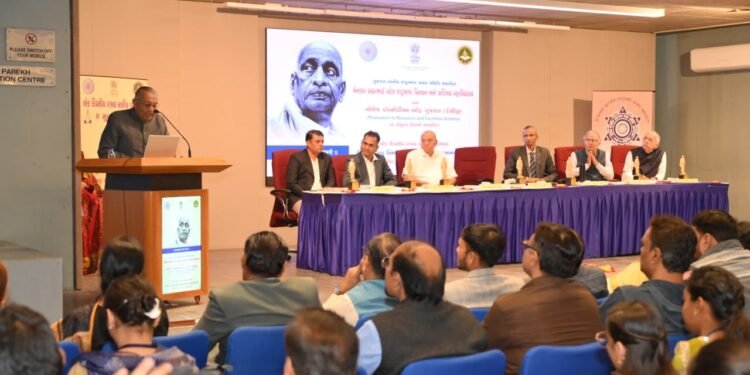 અમવાદમાં ‘રાષ્ટ્ર નિર્માણના પ્રણેતા : સરદાર વલ્લભભાઈ પટેલ’ વિષય પર એક દિવસીય રાજ્ય સ્તરીય પરિસંવાદ ય…