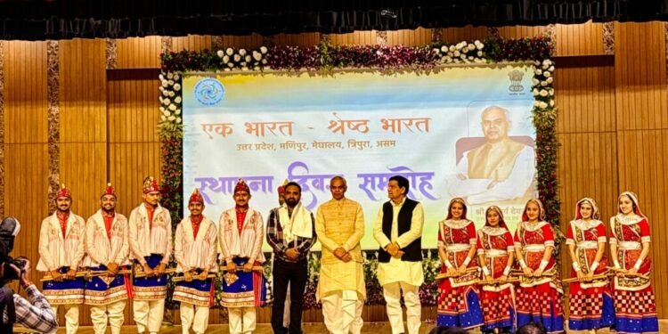 રાજ ભવન ગાંધીનગરમાં રાજ્યપાલની ઉપસ્થિતિમાં કીર્તિદેવસિંહ ગોહિલનું સન્માન, સંસ્કાર ગ્રુપની વિશેષ પ્રસ…