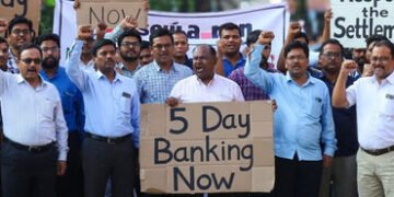 ચાર દિવસ બૅન્કનું કામકાજ રહેશે ઠપ? આ માંગ મુદ્દે બૅન્ક કર્મચારીઓ હડતાળ પર ઉતરે તેવી શક્યતા! | Bank E…