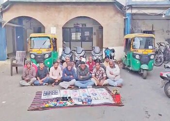 નડિયાદના ફૈઝાન પાર્ક વિસ્તારમાંથી જુગાર રમતા 19 ઝડપાયા, 6 ફરાર | 19 arrested for gambling in Faizan …