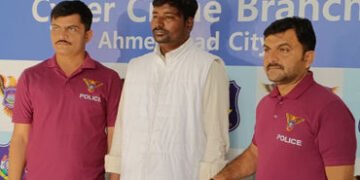 અમદાવાદ: સારવારના બહાને લાખો રૂપિયા પડાવતી નકલી ડૉક્ટરોની ગેંગનો એક શખસ ઝડપાયો, સિનિયર સિટીઝનને નિશા…