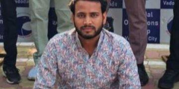 ચરસના કેસમાં 14 વર્ષની સજા થતાં પેરોલ પર છૂટી ફરાર થયેલો શાહનવાજ પકડાયો | Prisoner who escaped after…