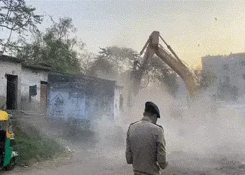 ચંડોળા-ઈસનપુર બાદ હવે વટવાનો વારો, અમદાવાદ મ્યુનિ.કોર્પોરેશન દ્વારા મેગા ડિમોલિશન શરૂ | Ahmedabad AM…