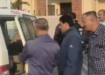 વડોદરાના તાંદલજાથી નકલી PSI ઝડપાયો, જમીનના સોદા અને ઉઘરાણા કરતો હતો | Duplicate P S I caught from Ta…