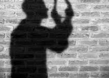 ગર્લફ્રેન્ડને વીડિયો કોલ કર્યા પછી યુવકે ગળા ફાંસો ખાઇ લીધો | Young man hangs himself after video ca…