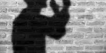 ગર્લફ્રેન્ડને વીડિયો કોલ કર્યા પછી યુવકે ગળા ફાંસો ખાઇ લીધો | Young man hangs himself after video ca…