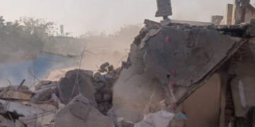 ૭૫ વિસ્થાપિતોને શેલ્ટર હોમમાં ખસેડાયા, વટવા વાનરવટ તળાવની જગ્યામાં ૪૫૦ ગેરકાયદે બાંધકામ તોડાયા | 75 …