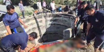 અમરેલી: કુકાવાવમાં ખેતરના કૂવામાંથી યુવતીની લાશ મળી, આત્મહત્યા કે હત્યા કારણ અકબંધ | Young Woman’s B…