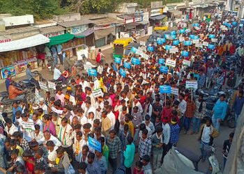 જમીન માલિકને અપાતી સહાયના 30 ટકા રકમ ખેત મજૂરને ચૂકવવાની માગ | Demand to pay 30 percent of the assis…