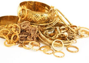 તોફાની તેજીની અસર, શહેરમાં સોના- ચાંદીના દાગીનાની ખરીદીમાં ૫૦ ટકા સુધીનો ઘટાડો | purchase of gold si…