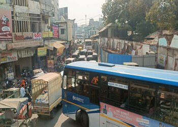 નડિયાદ સ્ટેશન રોડ ઉપર એસટી બસ ખોટકાતા જતા ટ્રાફિકજામ | Traffic jam as ST bus breaks down on Nadiad S…