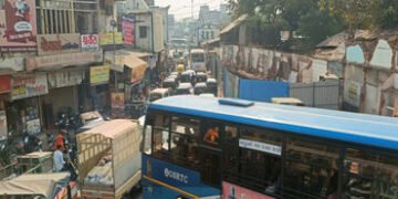 નડિયાદ સ્ટેશન રોડ ઉપર એસટી બસ ખોટકાતા જતા ટ્રાફિકજામ | Traffic jam as ST bus breaks down on Nadiad S…