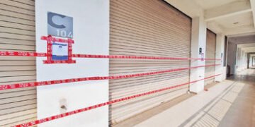 આણંદ-સોજીત્રા રોડ પર આવેલા ‘સ્વયં શેફાયર’ કોમ્પ્લેક્સની 57 દુકાનો સીલ | 57 shops of Swayam Shefair c…