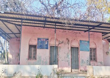 મહુધા ચોકડી પર આવેલો મુસાફર બંગલો જર્ર્જરીત હાલતમાં, તંત્રના આંખ આડા કાન | Mahudha Chowkdi is in a d…