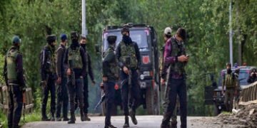 જમ્મુ-કાશ્મીરમાં મોટી દુર્ઘટના: 200 ફૂટ ઊંડી ખીણમાં સેનાનું વાહન ખાબક્યું, 10 જવાન શહીદ | Jammu and …