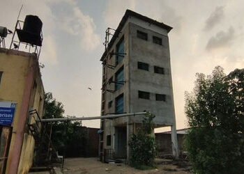 વડોદરામાં ગાજરવાડીના સ્લોટર હાઉસમાં પાલિકાના નિયમોનો સરેઆમ ઉલ્લંઘન : દુર્ગંધથી લોકો પરેશાન | violati…