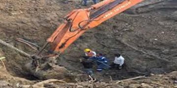 વડોદરાના અટલાદરામાં ગટર લાઇનની કામગીરી દરમિયાન જેસીબીનો ભાગ વાગી જતા ગેસ લાઇનમાં ભંગાણ | Gas line ru…