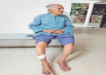 કલિકુંડમાં નિવૃત્ત વૃદ્ધ પર શ્વાને હુમલો કરી બચકાં ભરતા ઇજા | A retired elderly man was attacked by …