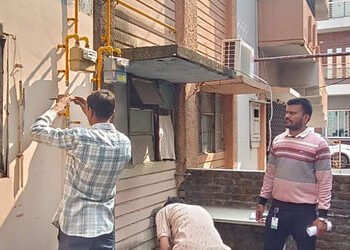 નવાપુરામાં ગેસ બિલ બાકીદારો પર વીજીએલની કાર્યવાહી | VGL takes action against gas bill defaulters in …