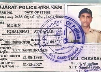 એક જ નોટિસમાં કસ્ટમમાંથી સોનું છોડાવી આપીશ..તેમ કહી ડૂપ્લિકેટ PSI મોબિને 14 લાખ પડાવ્યા | Duplicate …