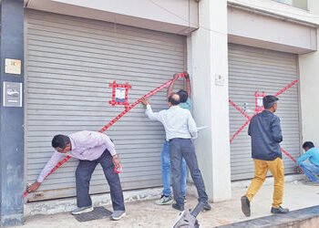 કરમસદ-આણંદ મહાનગરપાલિકા વિસ્તારમાં વેરો નહીં ભરતા બે દિવસમાં 109 દુકાનો સીલ | 109 shops sealed in tw…