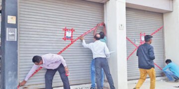 કરમસદ-આણંદ મહાનગરપાલિકા વિસ્તારમાં વેરો નહીં ભરતા બે દિવસમાં 109 દુકાનો સીલ | 109 shops sealed in tw…