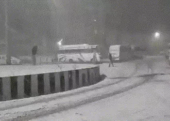 જમ્મુ-કાશ્મીરથી હિમાચલ સુધી આંધી તોફાન સાથે હિમવર્ષા, ફ્લાઈટોને અસર, મુસાફરો અટવાયા | north india sn…