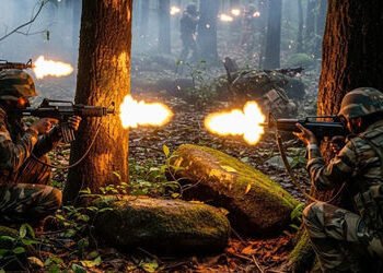 ઝારખંડમાં મોત બનીને ત્રાટક્યા જવાનો, 36 કલાકમાં 21 નક્સલી ઠાર, 2 કરોડનો ઈનામી અનલનો પણ ખાત્મો | Jhar…