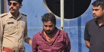 અમદાવાદના વટવામાં કરુણ ઘટના: વિવાહિત પ્રેમીના ત્રાસથી કંટાળી યુવતીનો ગળે ફાંસો ખાઈ આપઘાત | Police Ar…