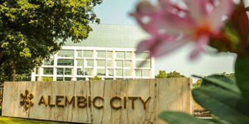 વડોદરામાં એલેમ્બિક સિટીમાંથી પસાર થતો 18 મીટરનો રોડની માલિકીનો વિવાદ : તપાસ કરી રસ્તો ખુલ્લો કરાવવા …