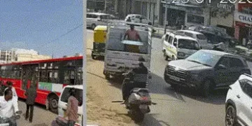 અમદાવાદના ગોતામાં AMTS બસે સ્કૂલ વાન સહિત 3 વાહનોને અડફેટે લીધા, બે લોકો ઇજાગ્રસ્ત | AMTS Bus Hits S…