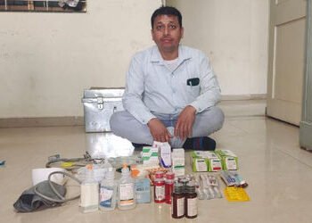 છોટાઉદેપુર: નસવાડીમાં લોકોના સ્વાસ્થ્ય સાથે ચેડાં કરતો બોગસ ડોક્ટર ઝડપાયો | Chhota Udepur SOG Cracks…