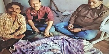 પાટડીના ખારાઘોડામાં જુગાર રમતા 3 શખ્સ ઝડપાયા | 3 people caught gambling in Kharaghoda Patdi