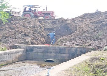 અમદાવાદને પીવાનું પાણી પૂરું પાડતી શેઢી નહેરમાં ઠાસરા પાસે મોટું ગાબડું | A large gap near Thasra in…