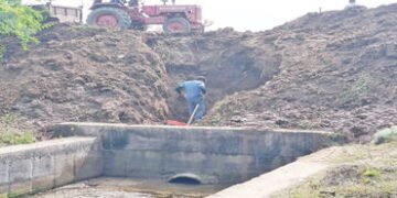 અમદાવાદને પીવાનું પાણી પૂરું પાડતી શેઢી નહેરમાં ઠાસરા પાસે મોટું ગાબડું | A large gap near Thasra in…