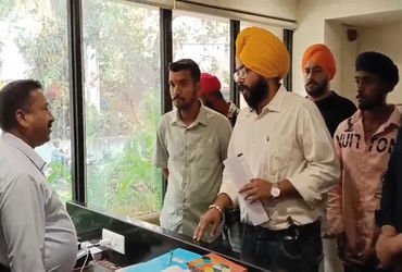 ડબલ્યુ.પી.એલ. મેચમાં શીખ યુવકોને કિરપાણ સાથે એન્ટ્રી ન આપતા વિવાદ | Controversy over Sikh youths not…