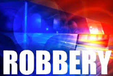 મોડીરાત્રે શટલ રિક્ષામાં બેઠેલા મુસાફરને ધમકાવી લૂંટી લીધો | A passenger sitting in a shuttle ricksh…