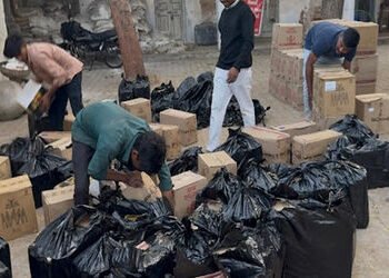 કરજણ હાઇવે પરથી દારૂનો જથ્થો ભરેલી ગાડી ઝડપાઈ | A vehicle loaded with liquor was seized from Karjan …