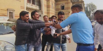 વડોદરામાં શંકરાચાર્ય અવિમુક્તેશ્વરાનંદ પર અત્યાચારના આરોપ સાથે યુથ કોંગ્રેસનો ઉગ્ર વિરોધ, 7ની અટકાયત…