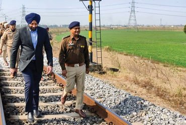 પંજાબના સરહિંદમાં રેલ્વે ટ્રેક પર જોરદાર વિસ્ફોટ, ખાલિસ્તાની આતંકી સંગઠને લીધી જવાબદારી | Punjab Rai…