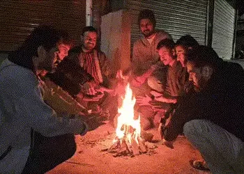 ગુજરાતમાં શીત લહેર, છેલ્લા 24 કલાકમાં પાંચ શહેરોનું તાપમાન સિંગલ ડિજિટમાં | Severe Cold Wave in Guja…