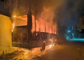 જામનગરમાં હિરજી મિસ્ત્રી રોડ પર પ્રણામી સ્કૂલ પાસે પાર્ક કરેલી એક ખાનગી લક્ઝરી બસમાં ગઈ રાત્રે એકાએક…