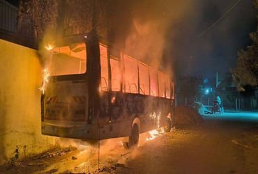 જામનગરમાં હિરજી મિસ્ત્રી રોડ પર પ્રણામી સ્કૂલ પાસે પાર્ક કરેલી એક ખાનગી લક્ઝરી બસમાં ગઈ રાત્રે એકાએક…