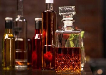 જામનગર નજીક અલિયાબાડામાંથી એક બાઈક ચાલક શ્રમિક ઇંગ્લિશ દારૂ સાથે પકડાયો | A laborer from Aliabada ne…